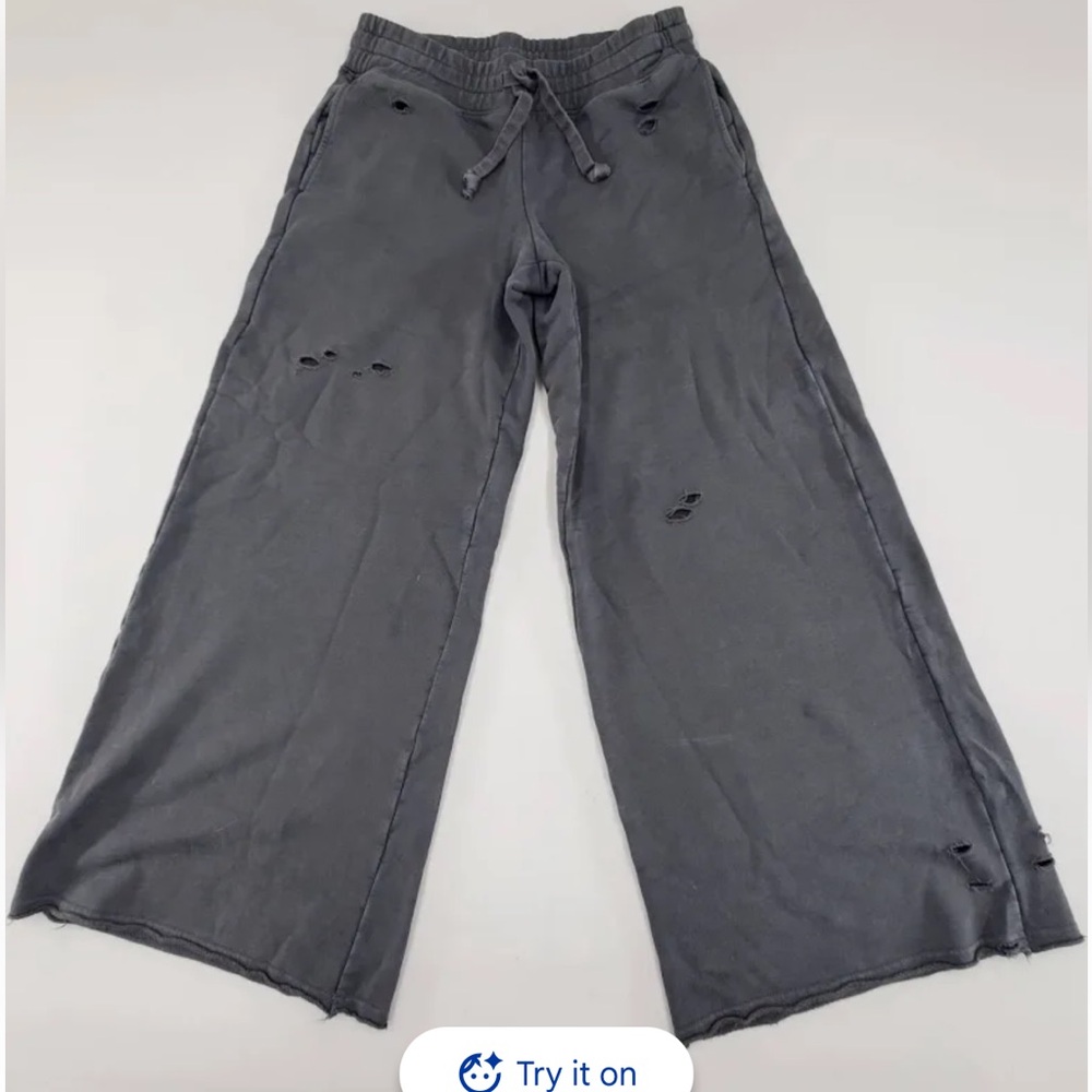 American Eagle Charcoal Wide-Leg Distressed sweatpants